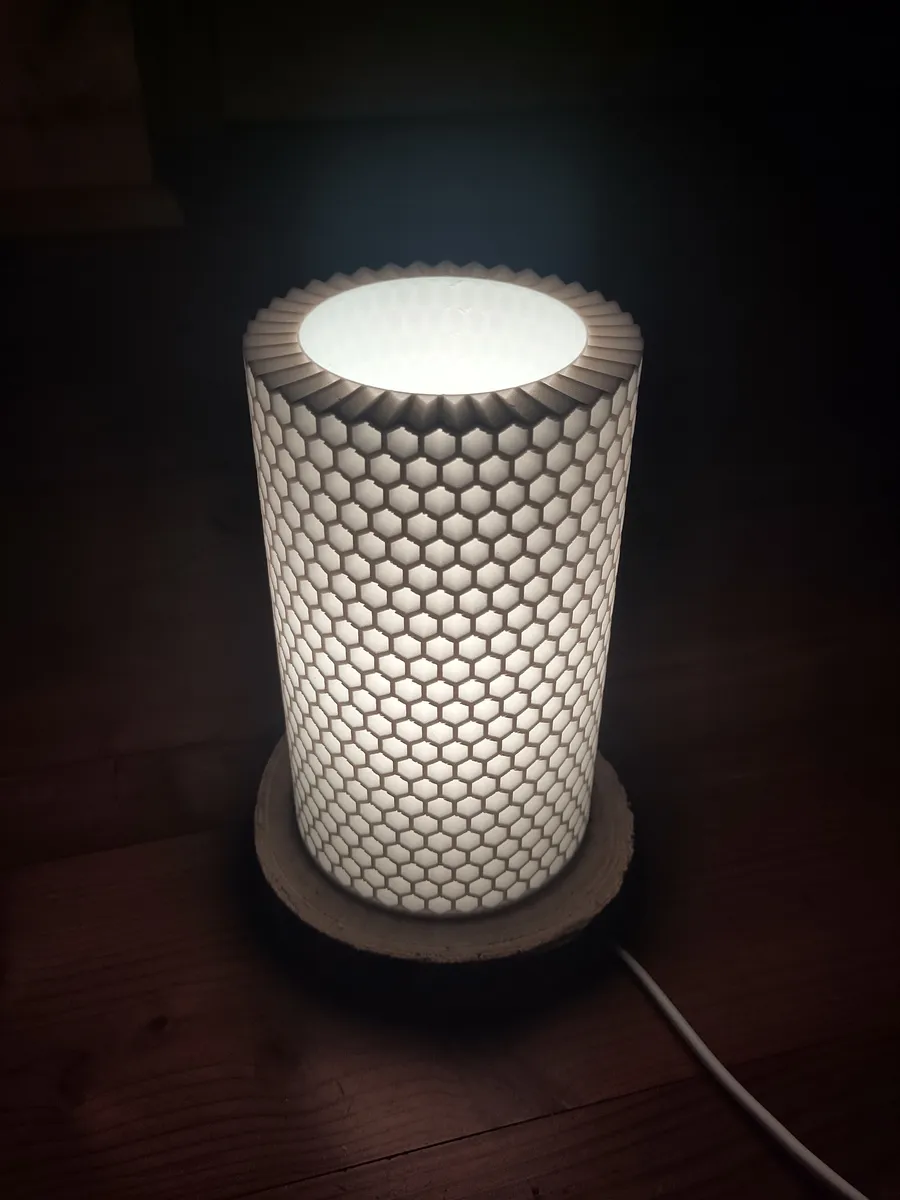 لامپ رومیزی هگزاگون L012