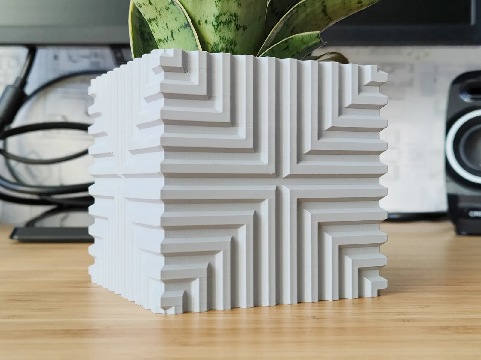 گلدان کیوب لاین-2 P004